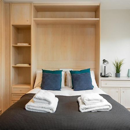 Capital Sloane Street Studio With Balcony London Bagian luar foto
