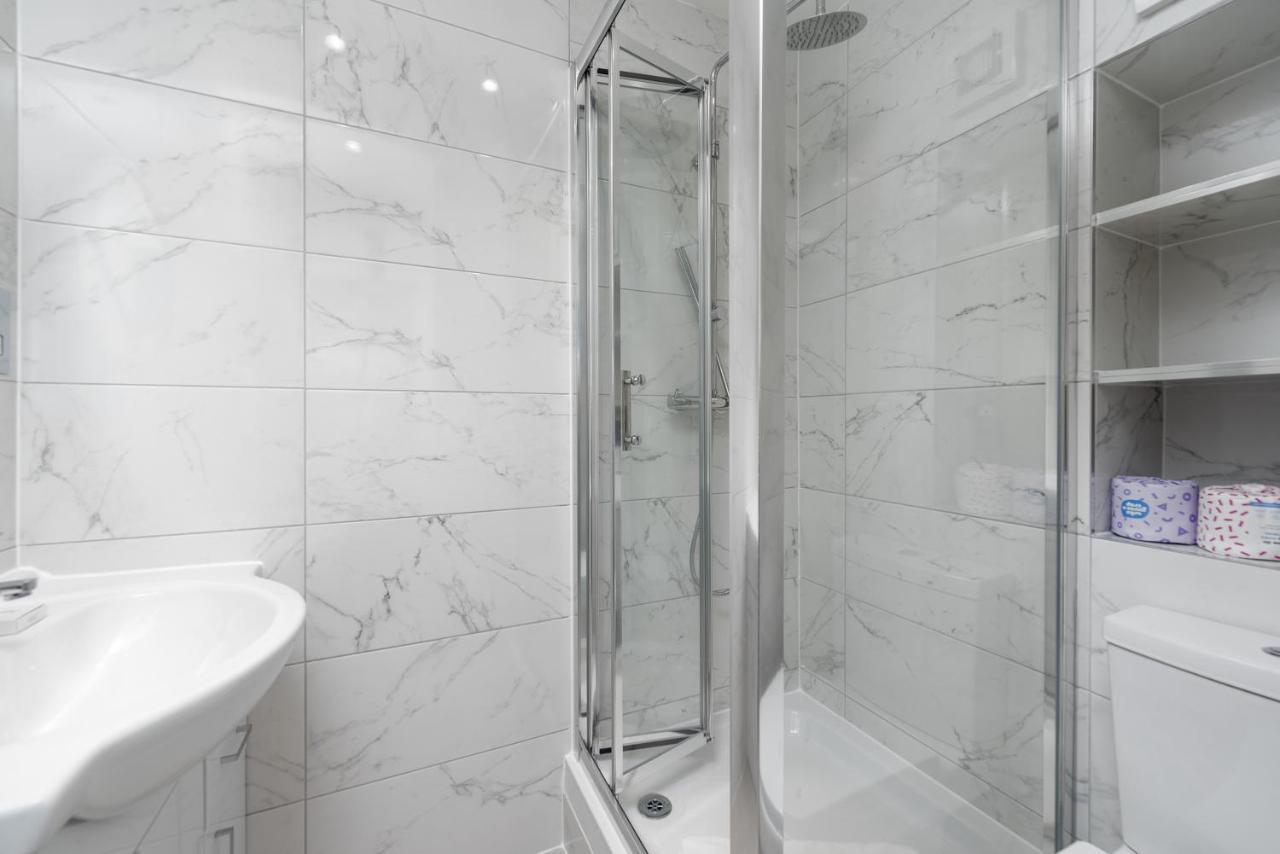 Capital Sloane Street Studio With Balcony London Bagian luar foto
