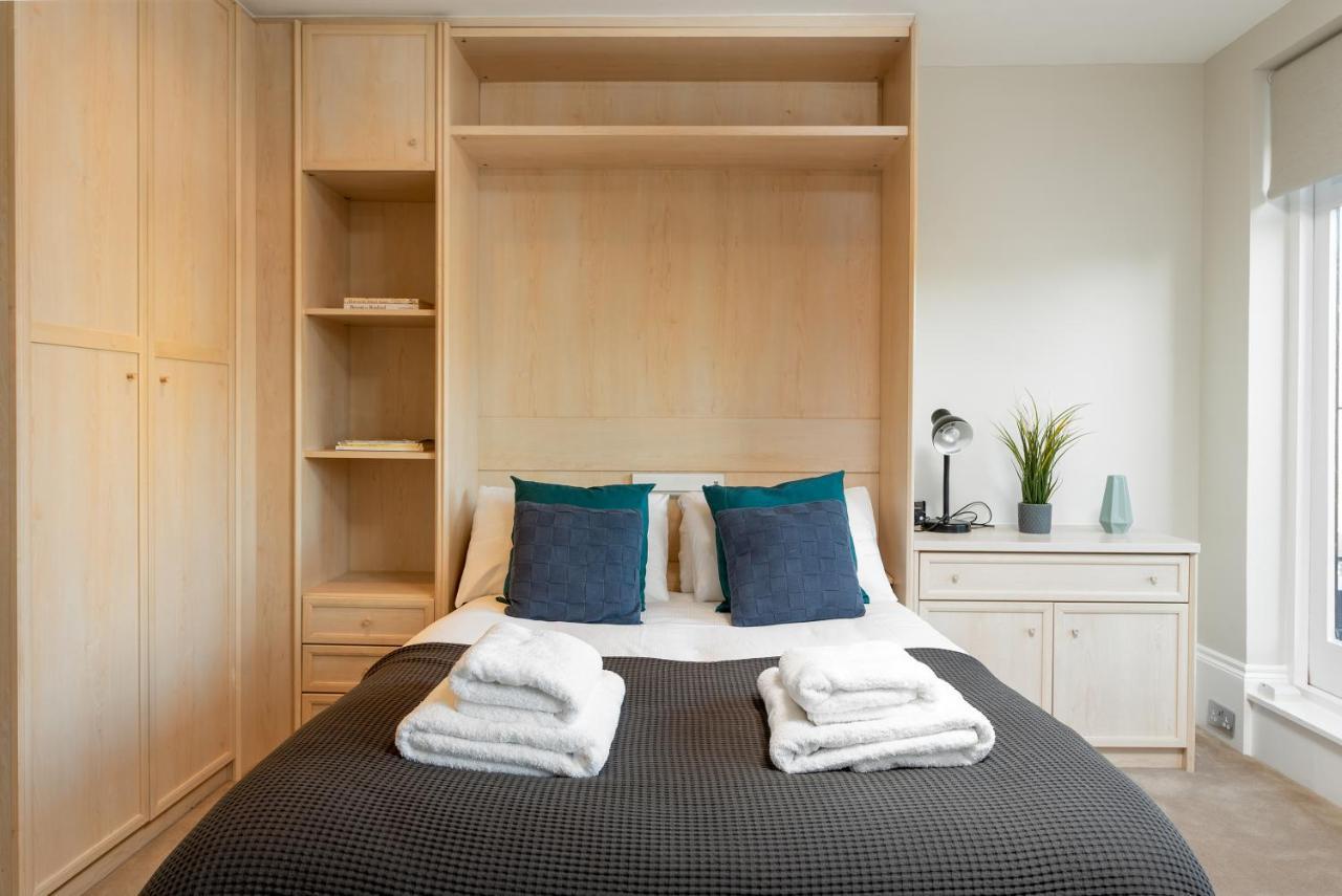 Capital Sloane Street Studio With Balcony London Bagian luar foto