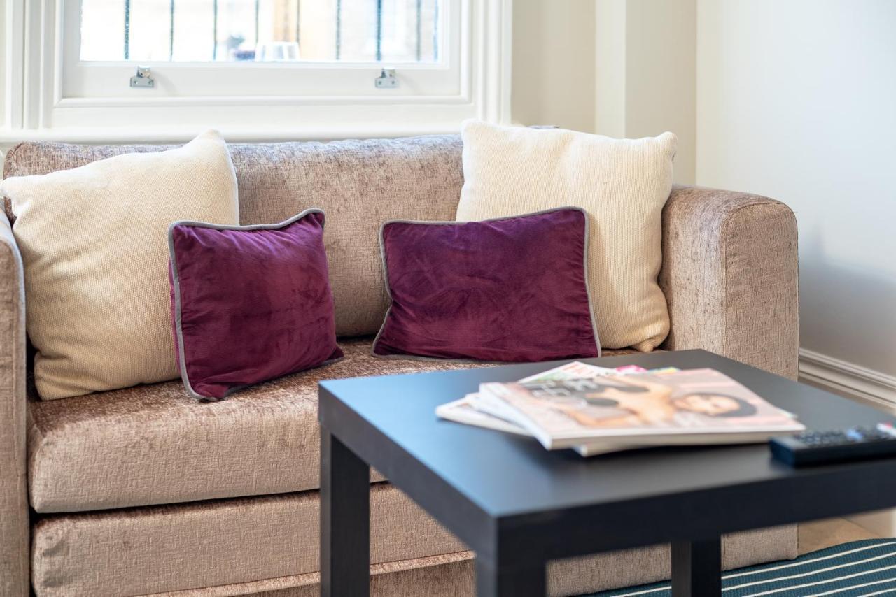Capital Sloane Street Studio With Balcony London Bagian luar foto